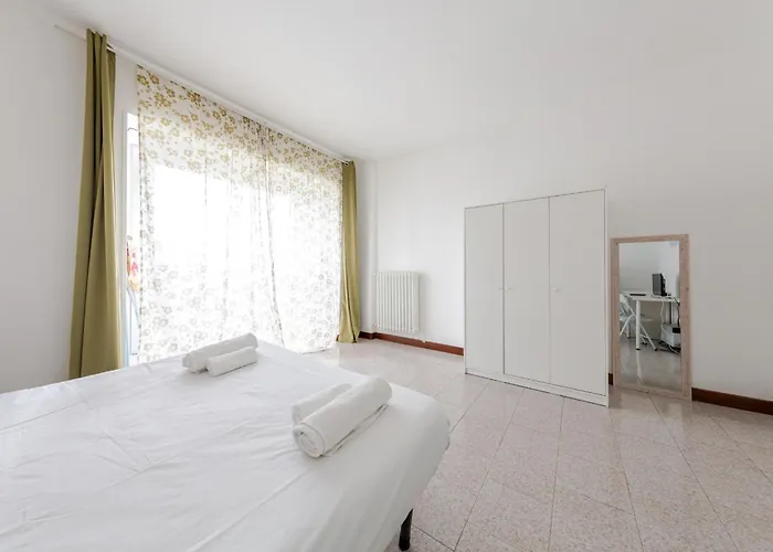 Apartment Guesthost - Bonola M1 Bright & Functional Flat Mailand