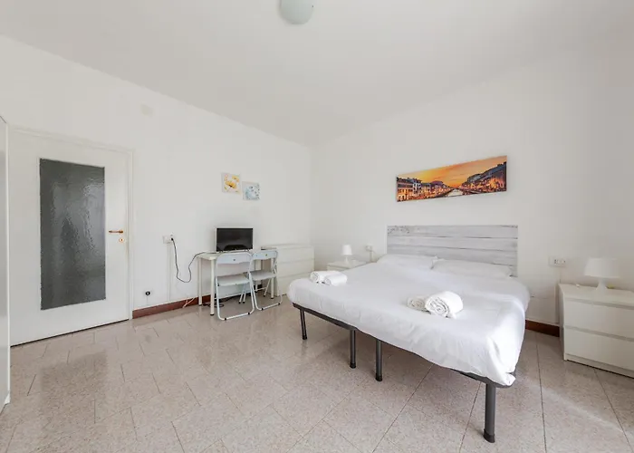 Guesthost - Bonola M1 Bright & Functional Flat Apartment