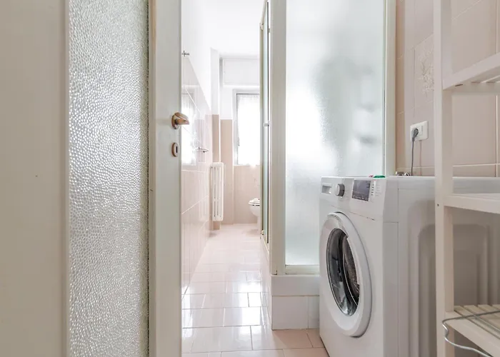 Guesthost - Bonola M1 Bright & Functional Flat Apartment