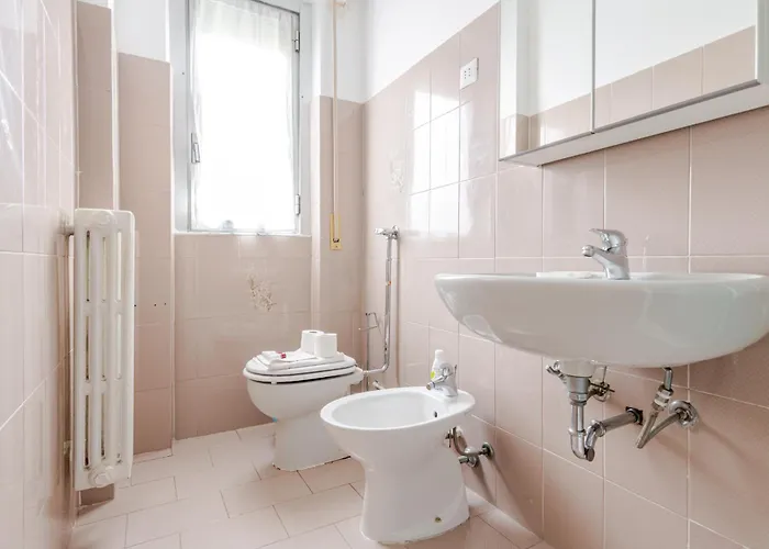 Guesthost - Bonola M1 Bright & Functional Flat