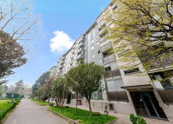 Guesthost - Bonola M1 Bright & Functional Flat