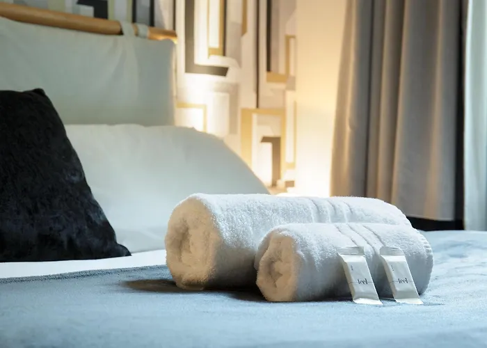 Homie Livings - Duomo Di * Mediolan