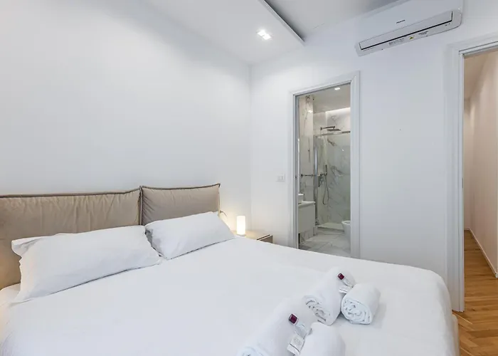 Doria 10 Next To Train Station *