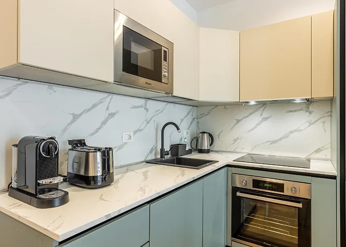 Doria 10 Next To Train Station *