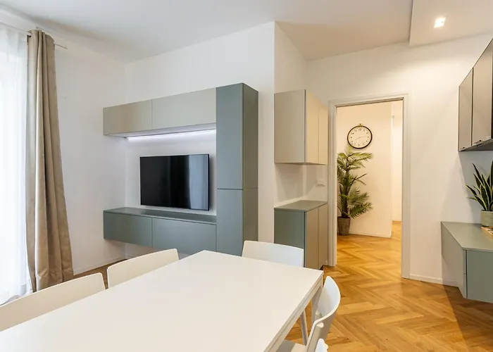 Doria 10 Next To Train Station *