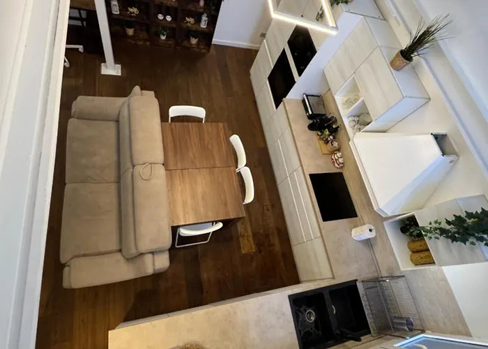 Dea Dreams - Lofty Marghera Holiday home