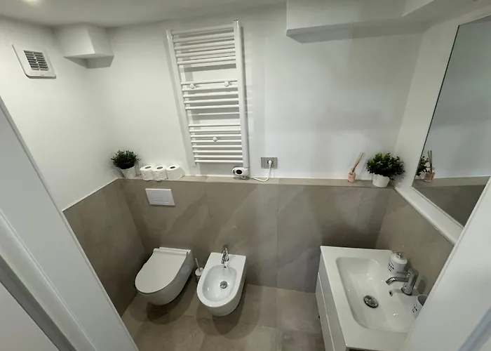 Dea Dreams - Lofty Marghera Holiday home *