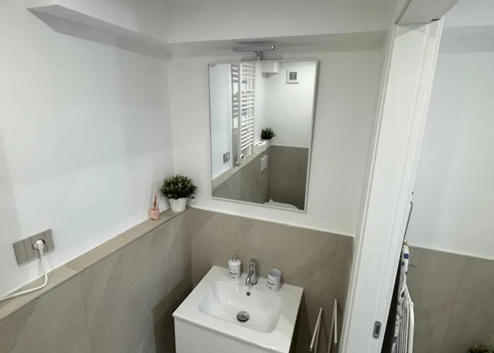 Dea Dreams - Lofty Marghera Holiday home