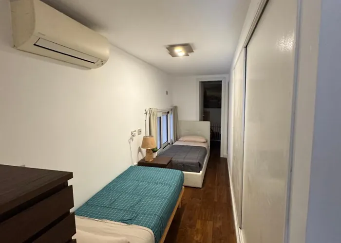 Dea Dreams - Lofty Marghera Holiday home *