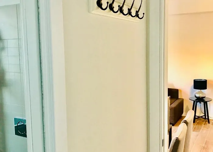 Station Style Apartment *