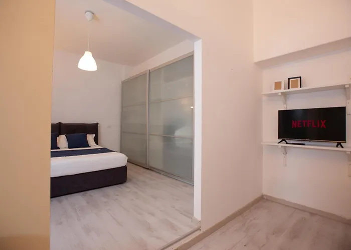 Elegant Little - Center - M4 Station מילאנו