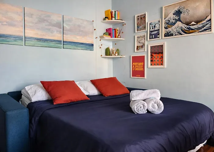 Blue Retreat Modern Near M4 *