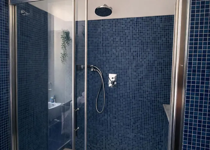 Blue Retreat Modern Near M4 Апартаменты *