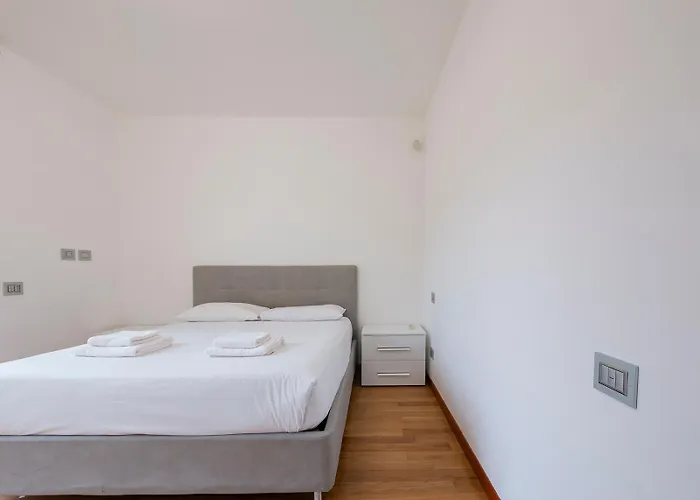 Luxury - Muratori 9 * Milaan