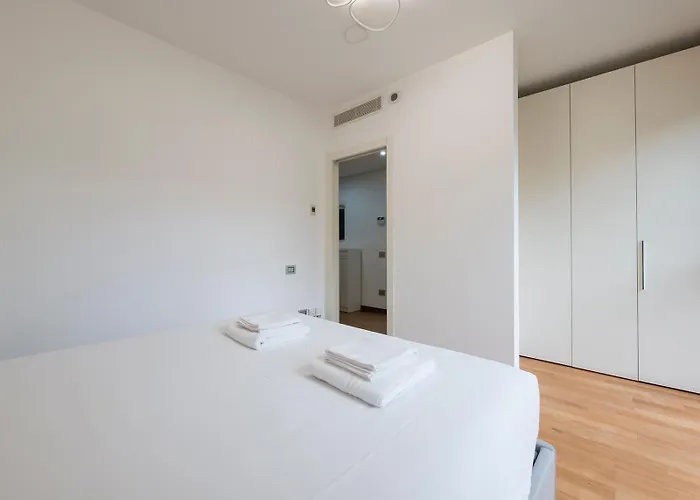 Luxury - Muratori 9 * Milaan