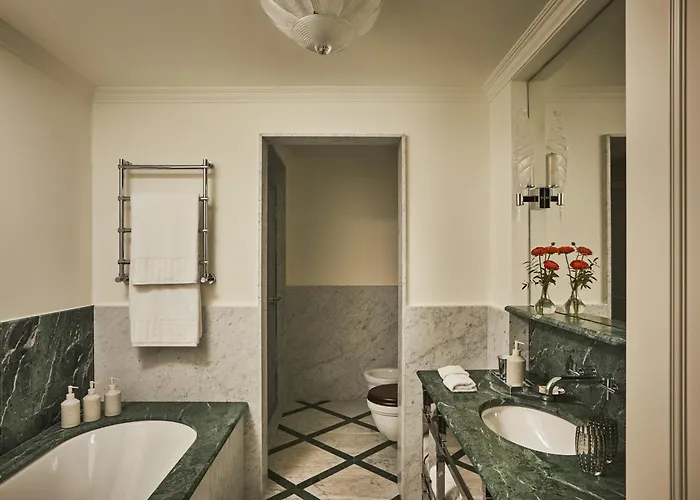 Rocco The Carlton 5*