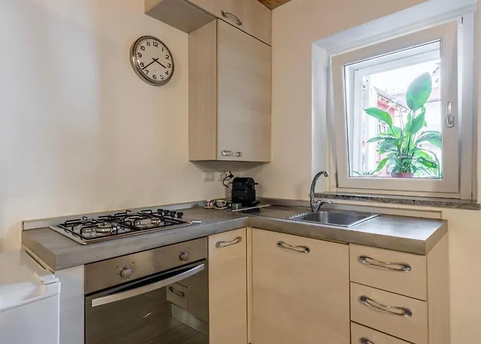 Aura Milanese ميلان