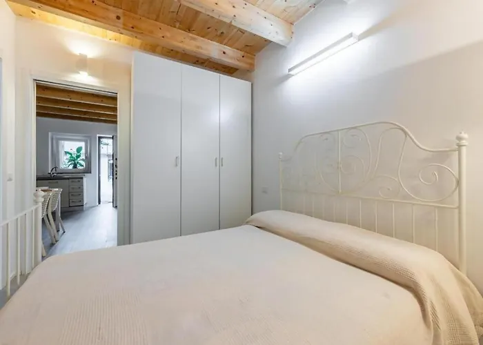 Aura Milanese Semesterbostad