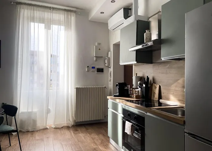 Modern Design Near Metro, Center Milão