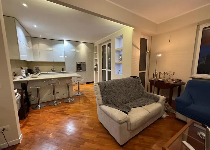 Three Bedrooms, Sunny, Quite In Isola Neighborhood Milan