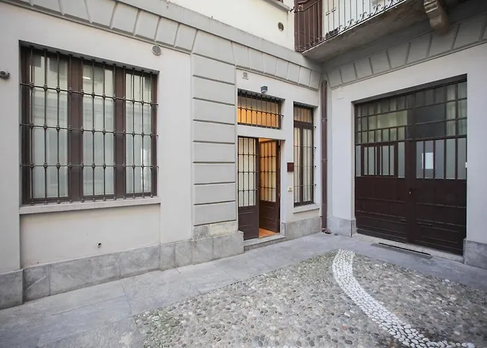 Minimal & Cozy Near Duomo