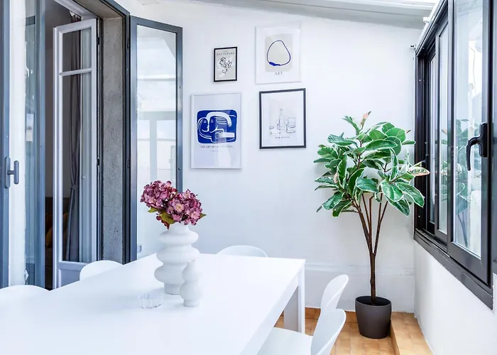 Shopping District -200 Mq - 8 People Milano