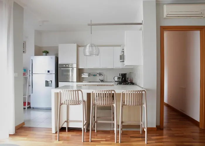 Apartment Elegante - 2 Camere, 2 Bagni, Garage E Balcone *