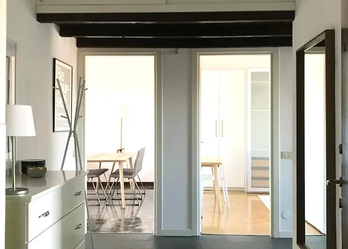 Porta Venezia Panoramic Two-room *