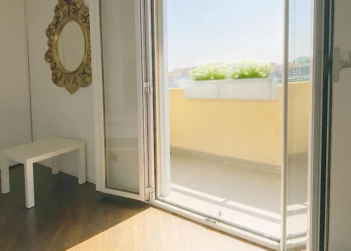 Апартаменты Bright With Balcony Near The Station *