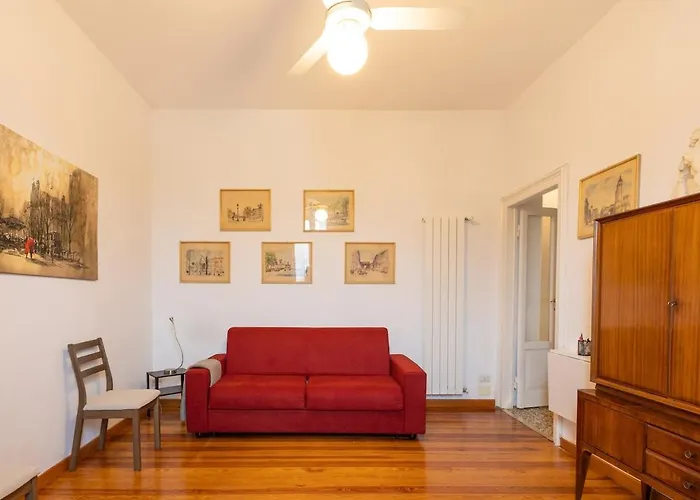 Vintage Chic Flat Steps From Fiera & Wi-fi Lägenhet *