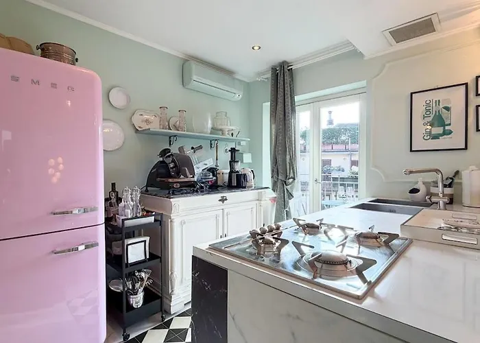 Near Metro Cozy With Terrace & Balcony Apartament *