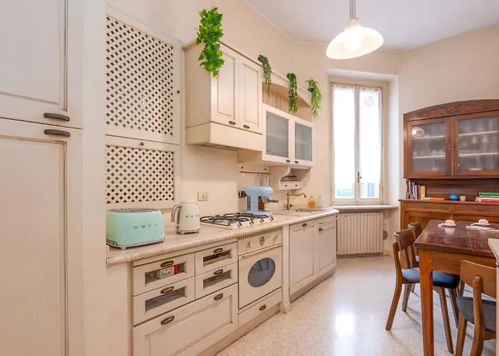 Three-room Flat With Balcony In Porta Romana Milano