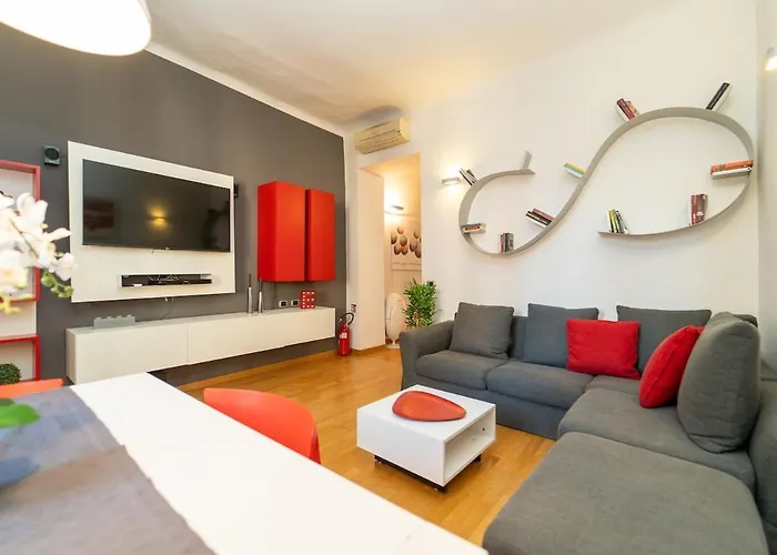 Three-room In The Heart Of * Mediolan