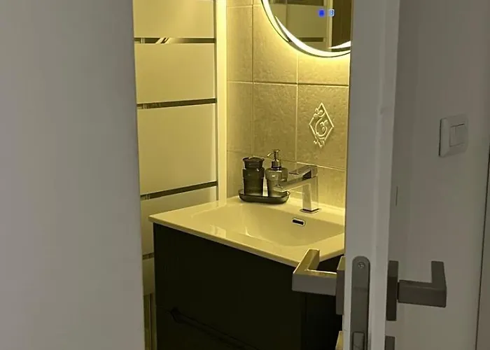 Entire 200 Meters From The Blue Metro Line Apartmán