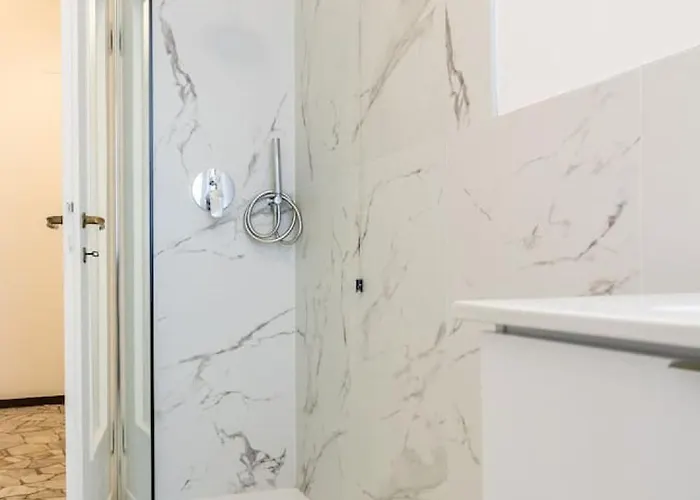 Centrale-duomo 10min - Spacious App - Sleeps 4 Apartmán