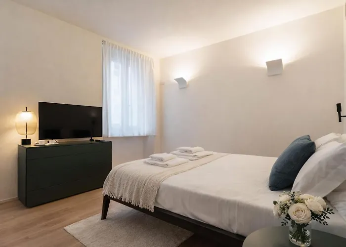 Nerogiardini - Lusso E Design A San Babila *