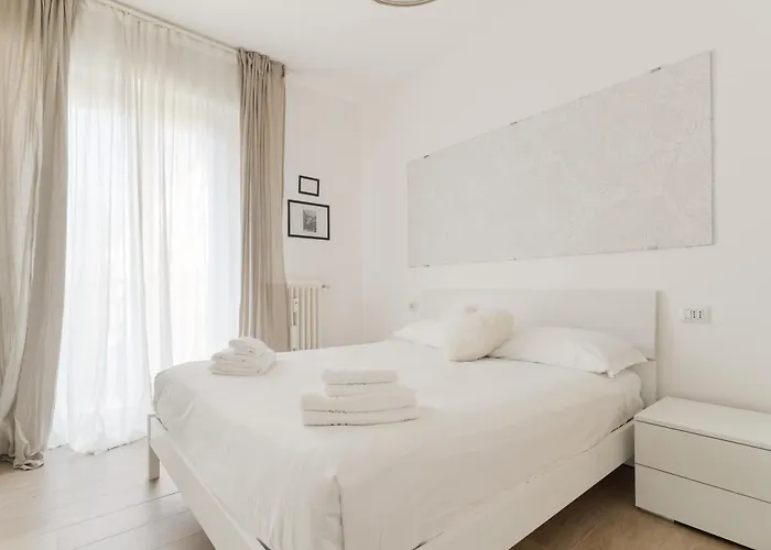 Guesthost - Spacious Balcony X6 *