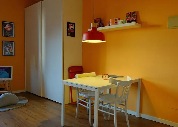 Apartment Retrowave 80's In *