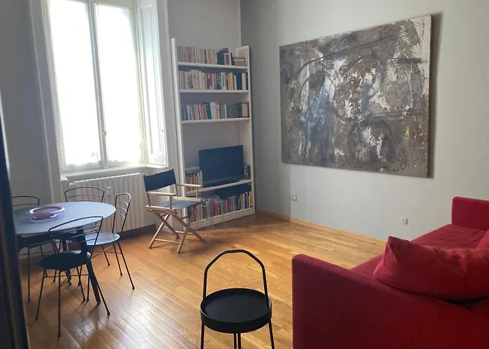 Designer In Center Apartment