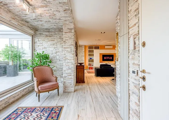 Skyline Penthouse - Terrazzo Panoramico & Metro 5min شقة *