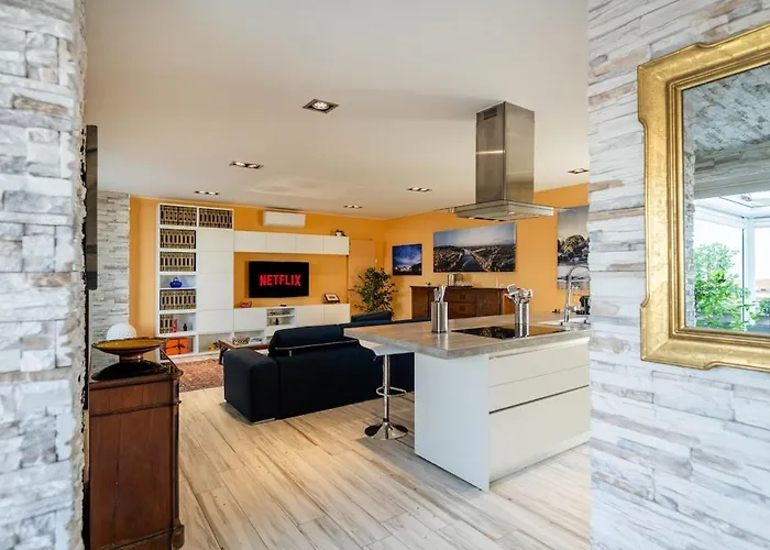Skyline Penthouse - Terrazzo Panoramico & Metro 5min Apartmán