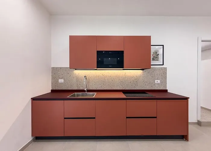 Orange In The Heart Of 아파트 *