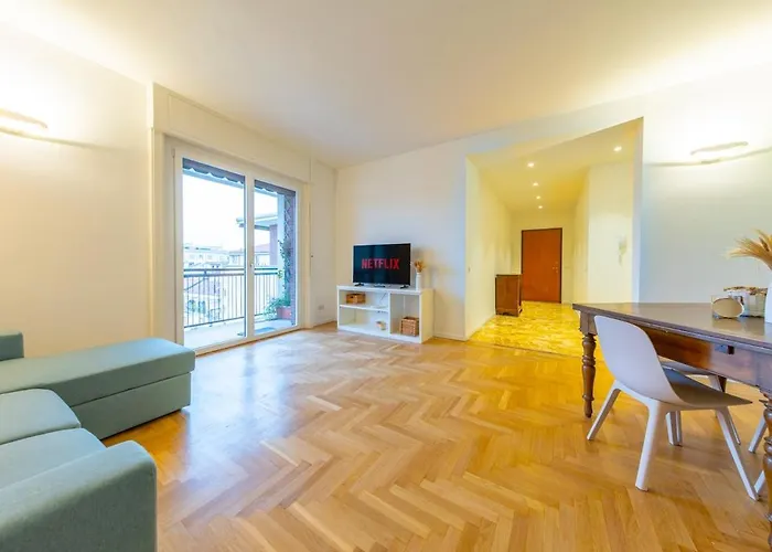 Spacious And Bright 2bdr, 2 Bathrooms 公寓 米兰