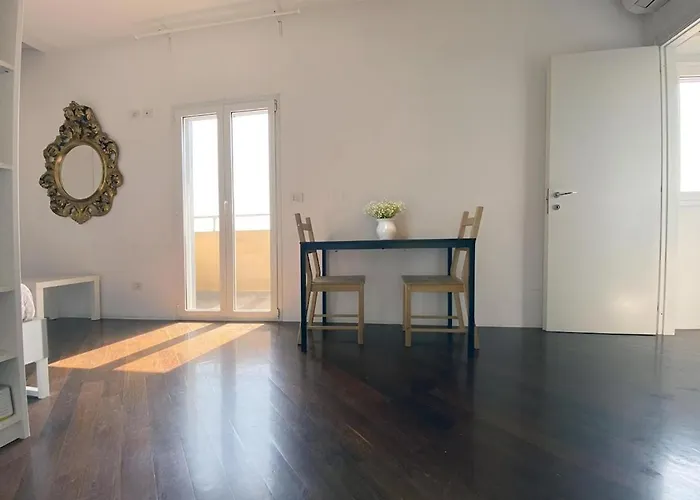 Bright With Balcony Near The Station * Милан