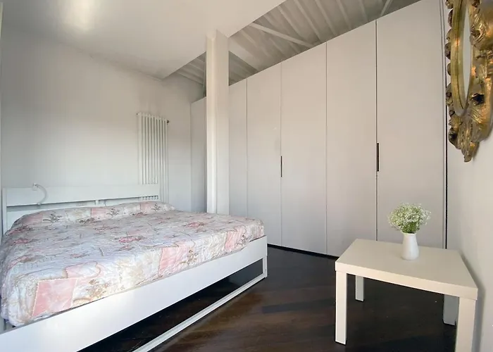 Bright With Balcony Near The Station Апартаменты *