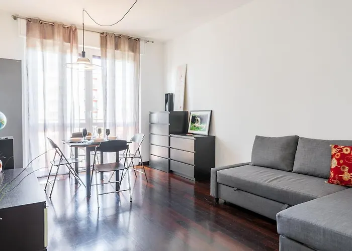 Designer Between Brera And Arco Apartment