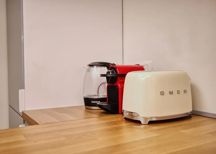 Hostmate - - Farini's Charm - Isola