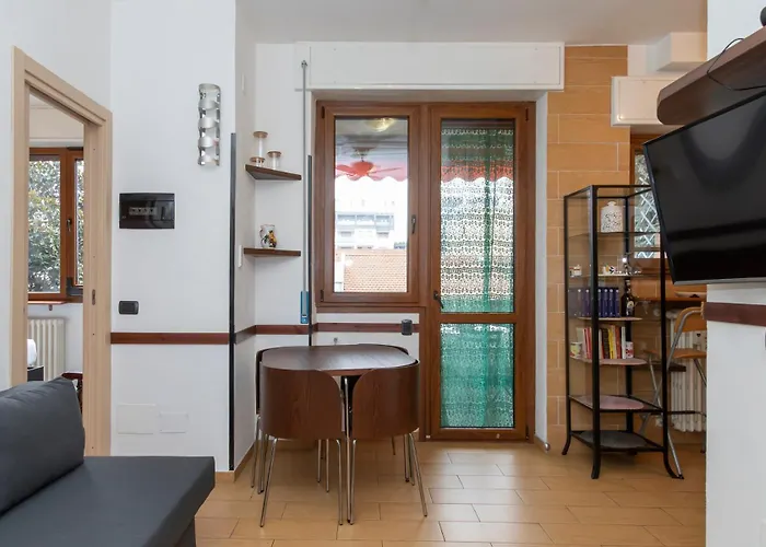 I-host 2br With Balcony Porta Romana Daire
