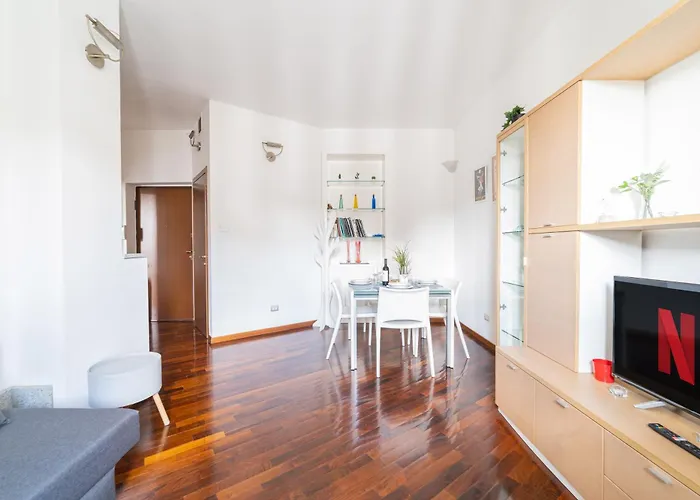 Appartement Duomo-bocconi-navigli Area, Elegant & Peaceful Retreat Milaan