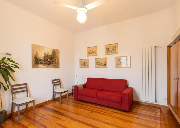 Vintage Chic Flat Steps From Fiera & Wi-fi *